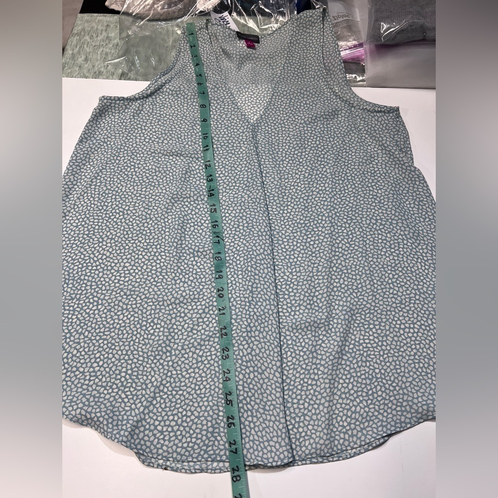🛍️ VINCE CAMUTO Light blue and white printed blouse size S. - Picture 11 of 11